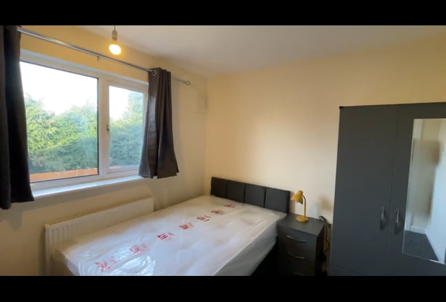 Stunning Spacious Double Rooms In OX4 Main Photo