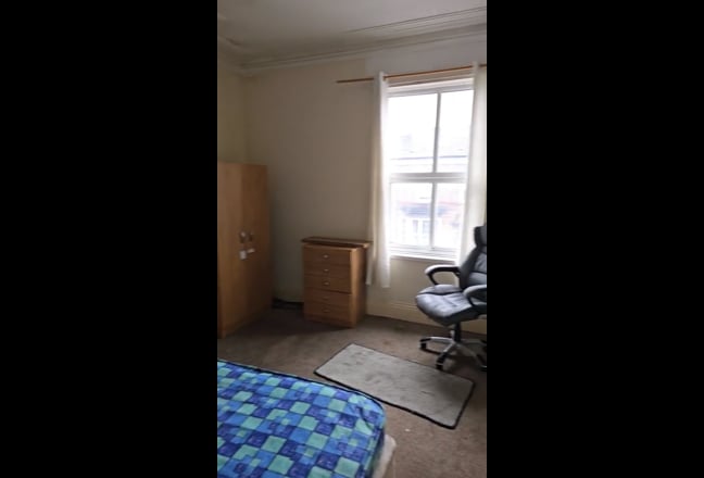 Large double in tidy houseshare w. Garden/sunroom Main Photo