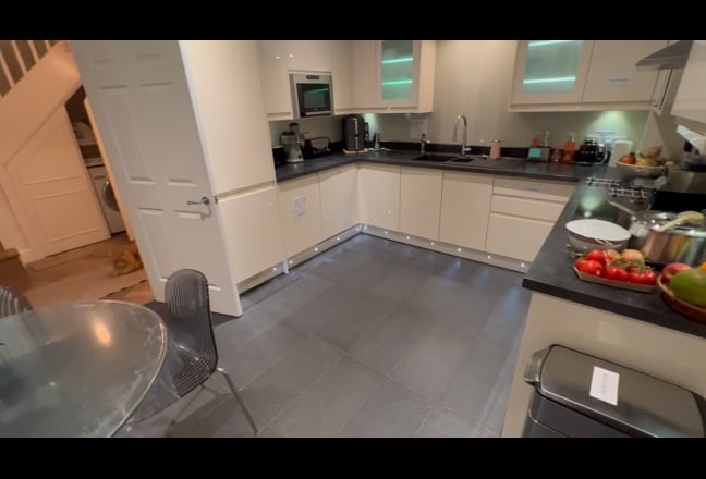 Lovely Double Room to rent in beautiful House.  Main Photo