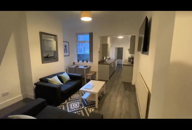 Whole House 4 Bedrooms Bills included + Cleaners Main Photo