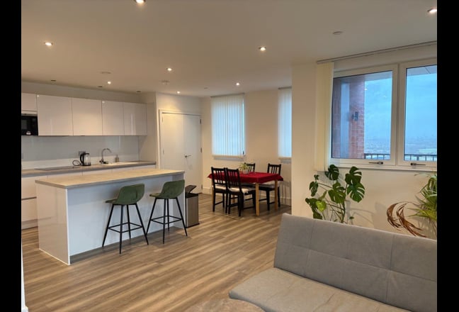 Double Rooms in Beautiful 3-Bed Apartment   Main Photo