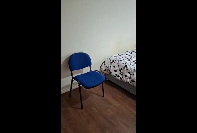 1 Large Ensuites Room is Available (650/Per Month) Main Photo