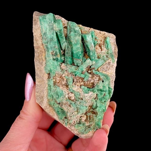 Beryl var: Emerald