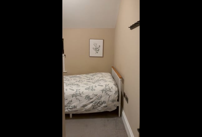 En-suite double room near Scarborough Hospital  Main Photo