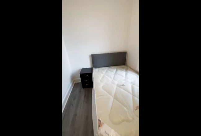 Double Room In great Location L4 Main Photo