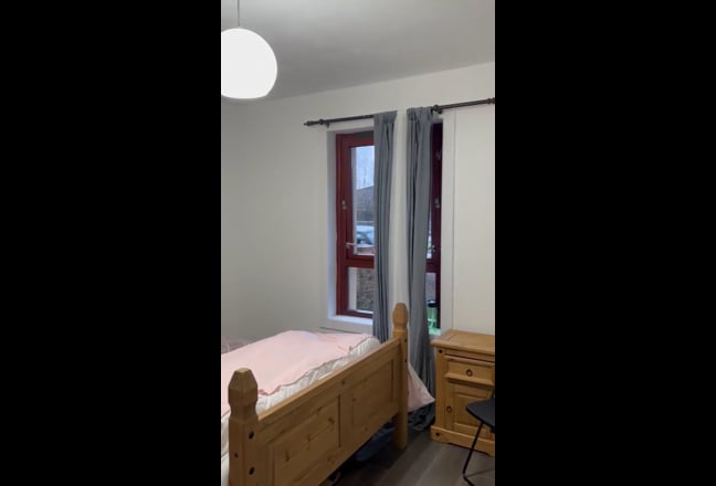 One double bedroom Govan Southside  Main Photo