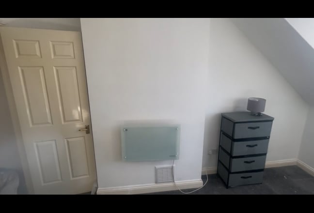 Very Large Newley Decorated Double Room. Main Photo