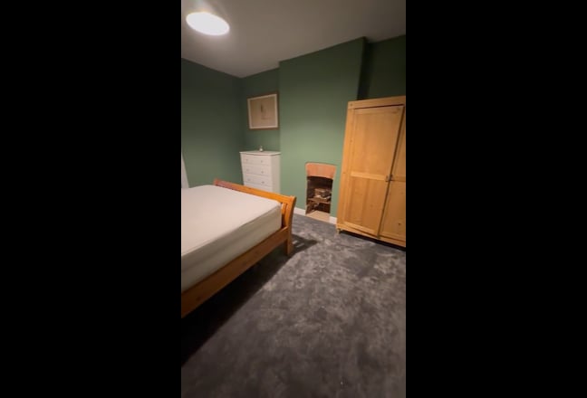 Professional female looking for a lodger Main Photo