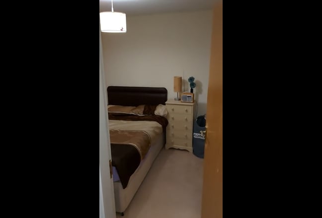 Comfortable double bedroom with ensuite shower SN1 Main Photo