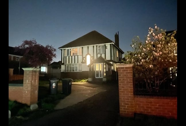 Double Room in Chigwell - Central Line Tube Main Photo