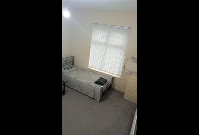 Nice Private Room for Rent in M13 (Longsight) Main Photo