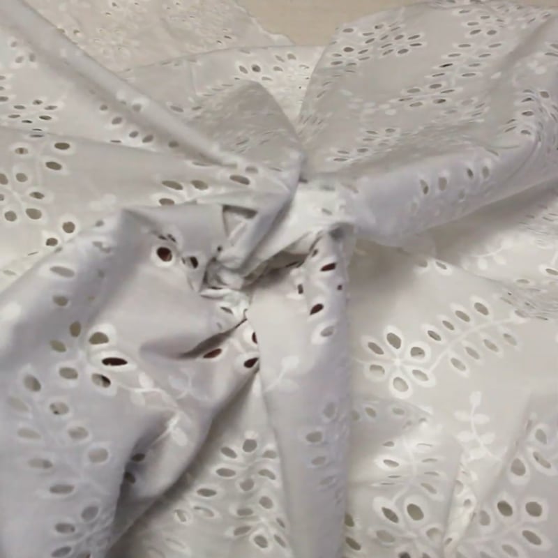 Vidéo: Broderie anglaise 100% coton - Feuillage & petite fleur blanc optique