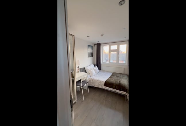 🏡 Furnished Room Available in Modern 7-Bed House  Main Photo