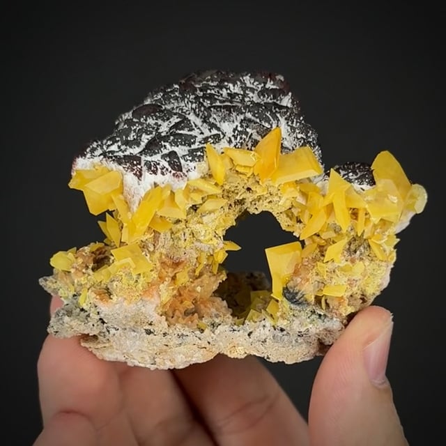 Wulfenite and Dolomite pocket piece