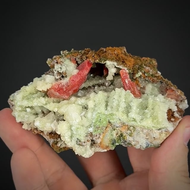 Cuprite var. Chalcotrichite included Cerussite on Calcite