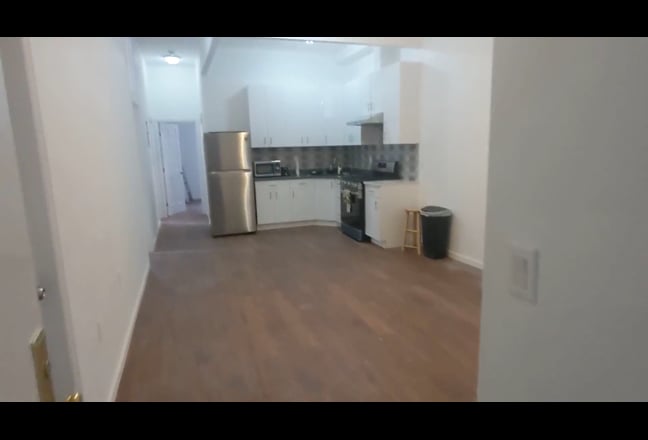 Large Bright Room with Private Bathroom Main Photo