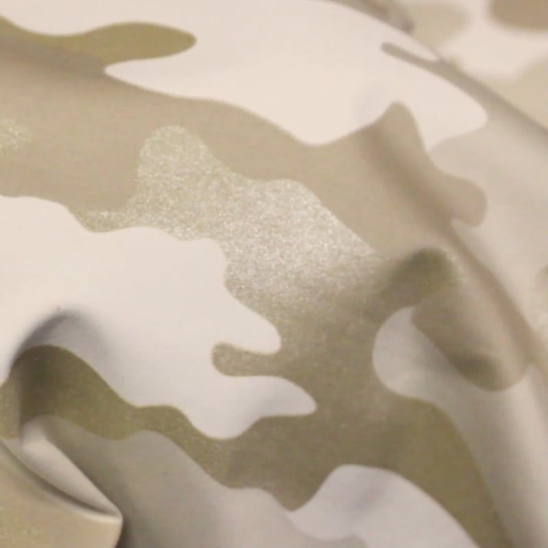 Vidéo: Gabardine coton & élasthanne - Militaire beige brillant