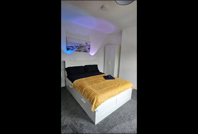 En-suite Room - 12 min walking from Watford Juncti Main Photo