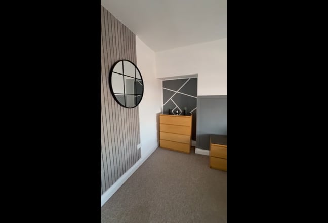 Big Ensuite Room Close to City Centre Main Photo