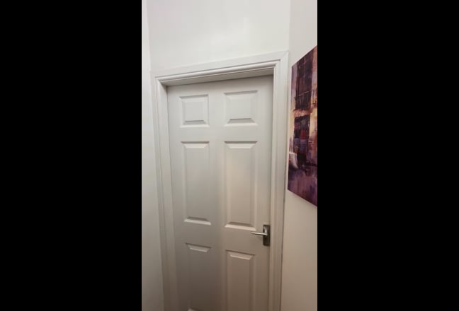 Large Newly Decorated One Bed Apt  City Centre  Main Photo