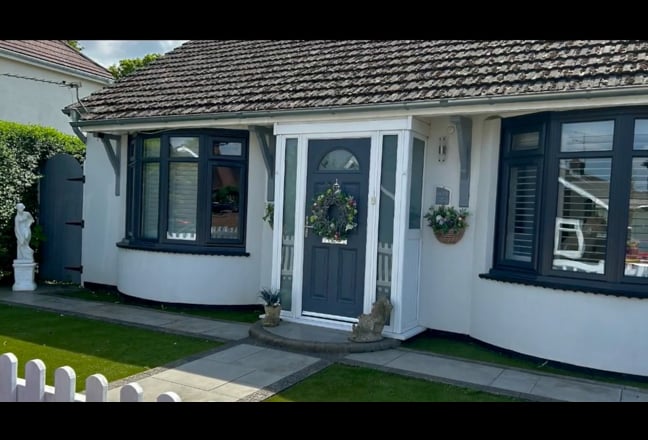 Beautiful Rooms ,  4 Miles from Gatwick Airport .  Main Photo