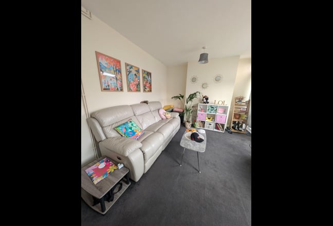 Sunny double available in a 2-bed flat in zone 1 Main Photo