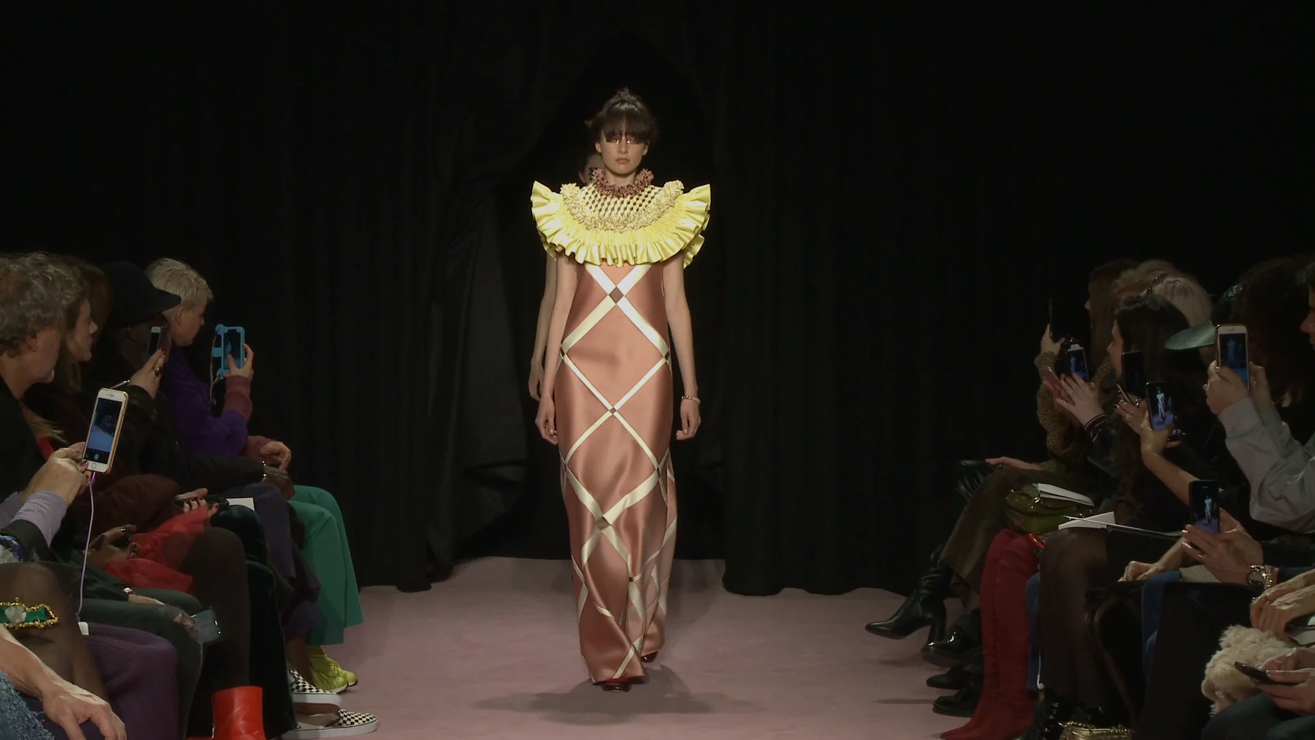 HAUTE COUTURE LOOKBOOK SS18 – Viktor&Rolf HAUTE COUTURE LOOKBOOK SS18 – Viktor&Rolf