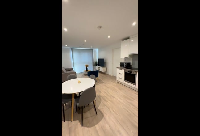 Flatmate Wanted ASAP | Luxury 2-Bedroom in Salford Main Photo