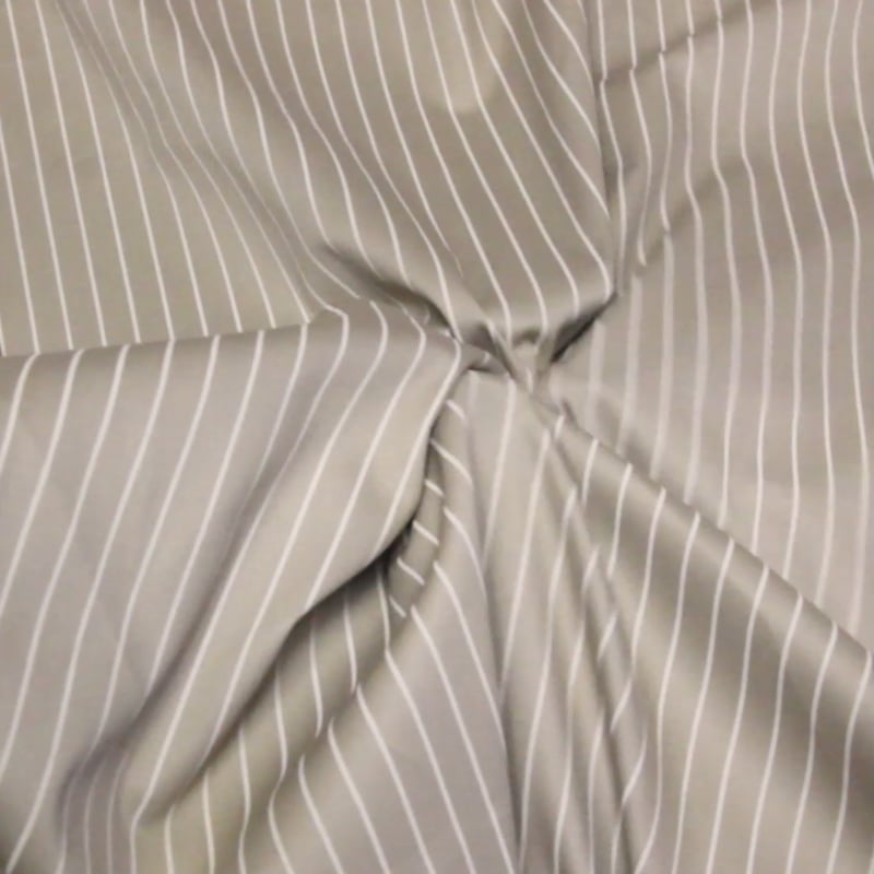 Vidéo: Gabardine sergé croisé coton & élasthanne - Rayures blanches fond beige