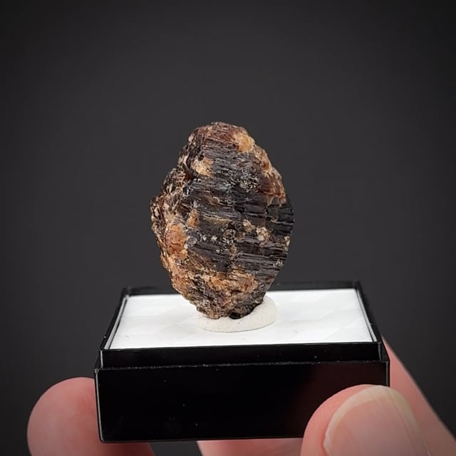 【鉱物標本】ヒボナイト/Hibonite　※レア標本！※ミャンマー Hibonite - RARE25-045 - Kyauk-Pyat-That - Myanmar Mineral