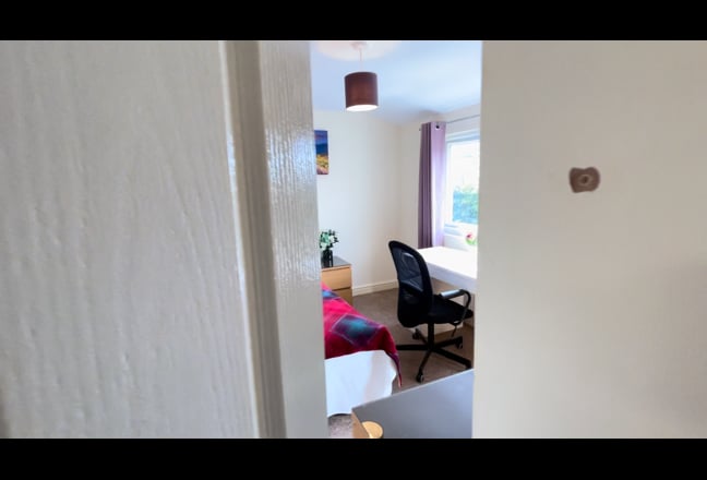  Room/Cleaners/Off Road Parking Main Photo