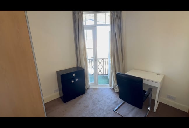 Bright Double Room near Hampstead (v17.01) Main Photo