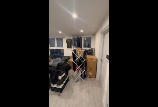 Modern 2 bed top floor flat on Coombe Rd Croydon Main Photo