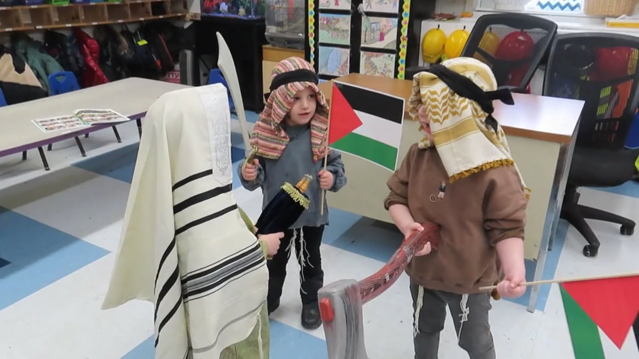 מלאך גייט צו אלע פעלקער מיטן תורה פארשטעלונג מיט ר' דוד משה קארן