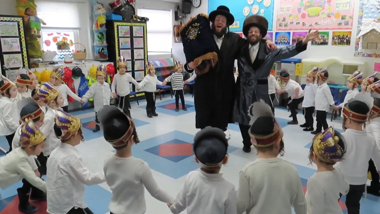 הכנסת ספר תורה פארשטעלונג מיט ר' דוד משה קארן