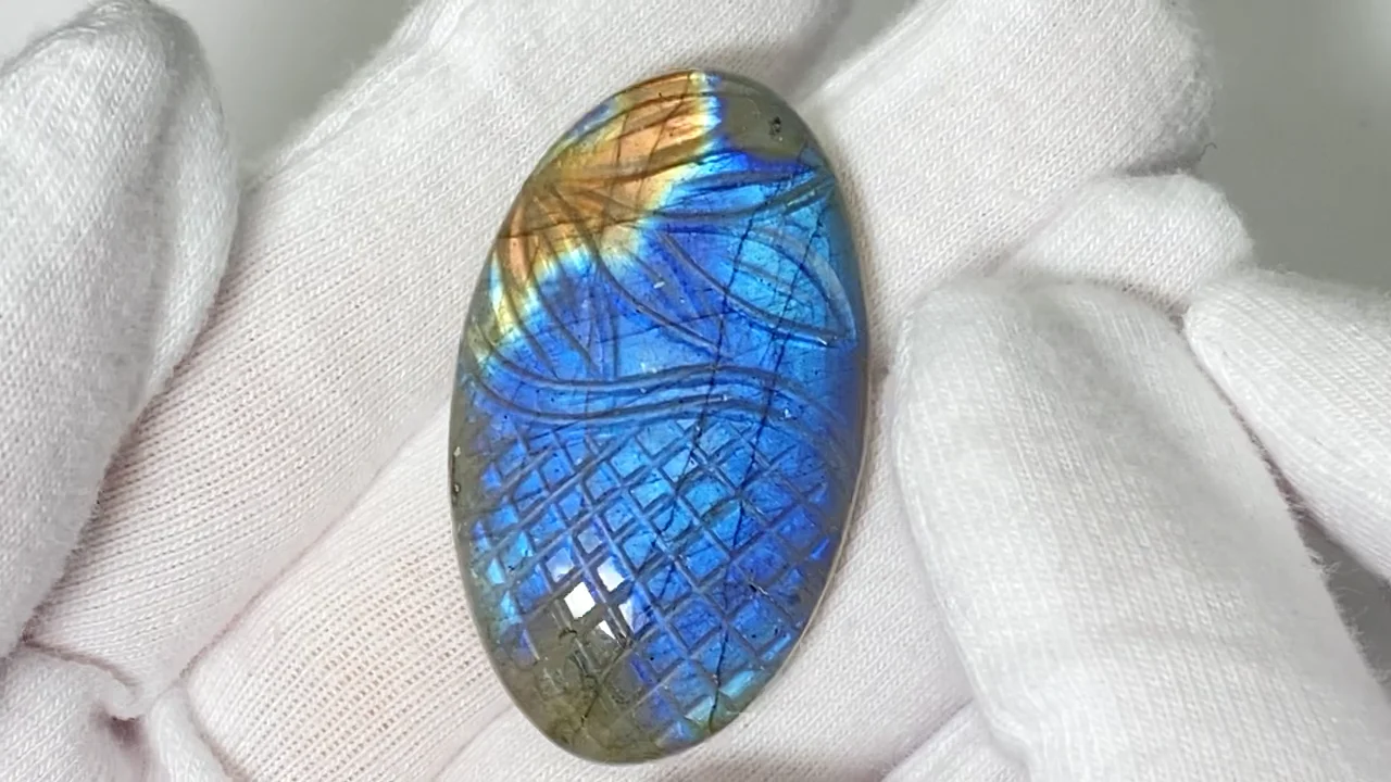 ラブラドライト 彫刻 約11cm 🔵ラブラドライト 昇龍彫刻🔵 ミュージアムに新しく展示された