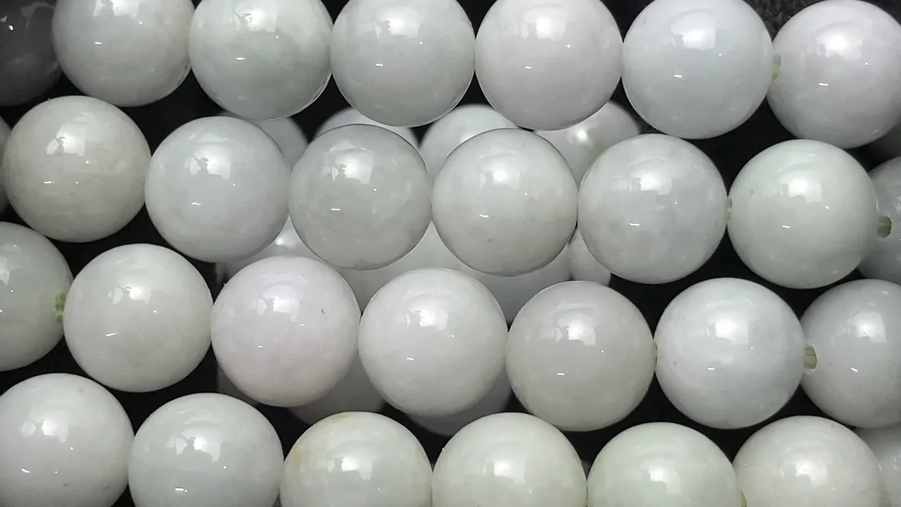 ビルマ（ミャンマー）産 翡翠（ジェイダイト・硬玉） ラウンド10mm