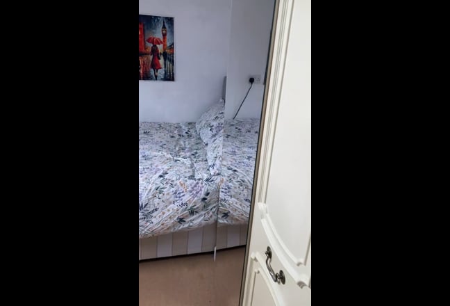  Double  &  single rooms for Females no Bills   Main Photo