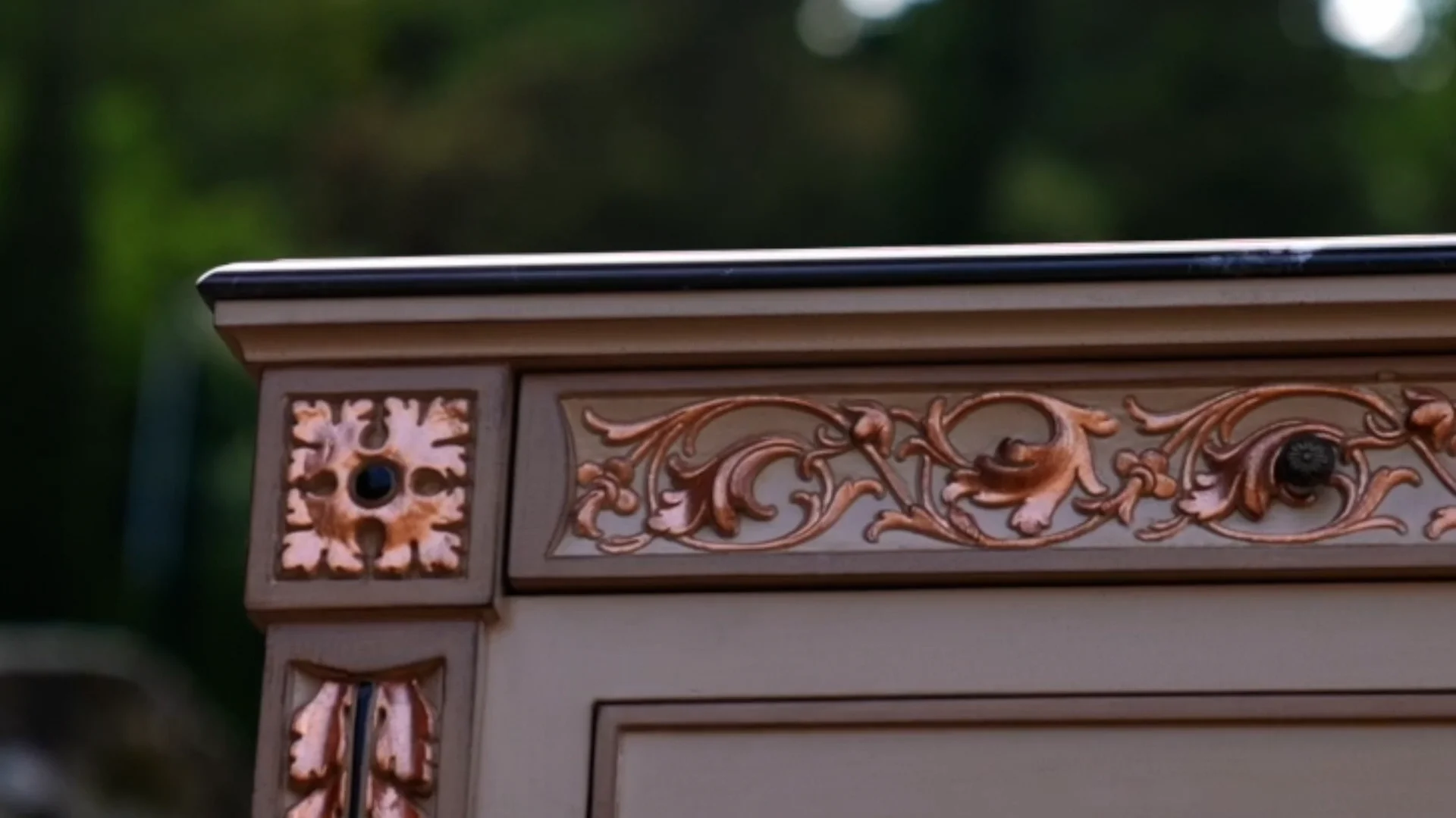 Roberto Giovannini - Furniture Maker | Artemest Roberto Giovannini - Furniture Maker | Artemest