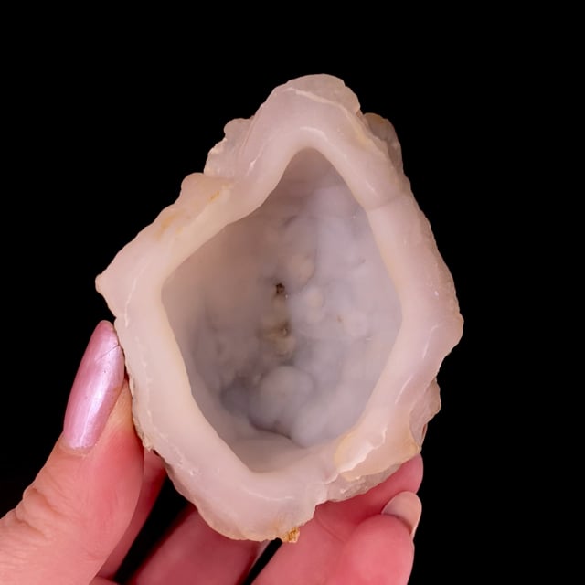 Quartz var: Chalcedony (fluorescent)