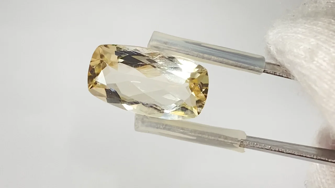 動画】【1点もの】宝石質スキャポライト ルース ファセットカット 1粒