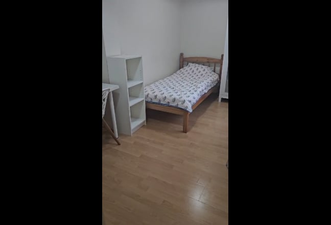Big single room in Sunny House  Main Photo