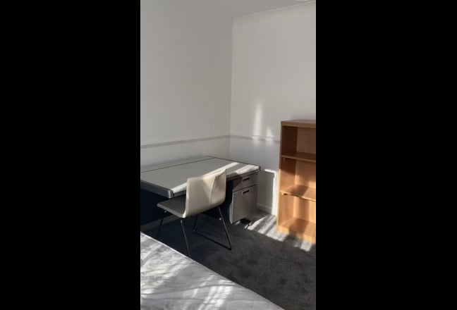 Large Double Bedroom with semi-private bathroom  Main Photo