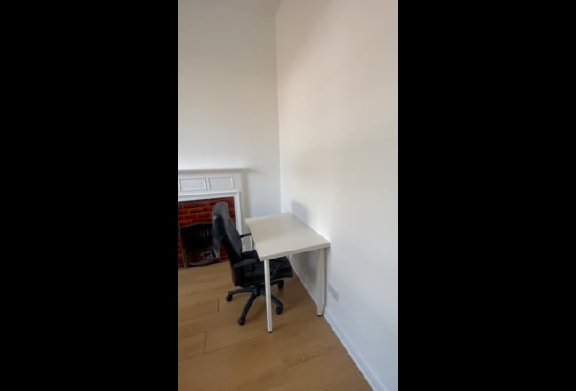 Lovely double room to let in NW6 Main Photo