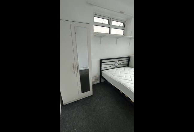 Large Double Ensuite Room near Lansdowne Main Photo