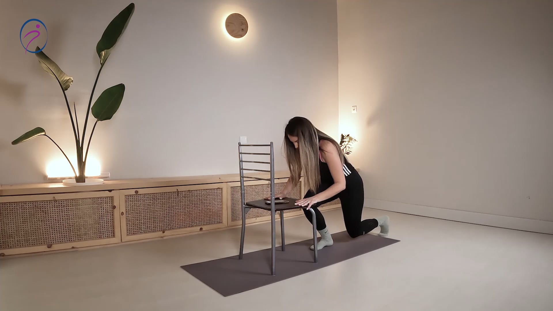 chair workout για γλουτούς-πόδια Thumbnail