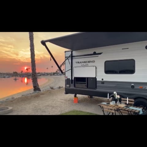 https://i.vimeocdn.com/video/1991117810-ac897e45c3b74883e46737739c7be60f65126a4430e592be7ff6ec3ee327ae2f-d