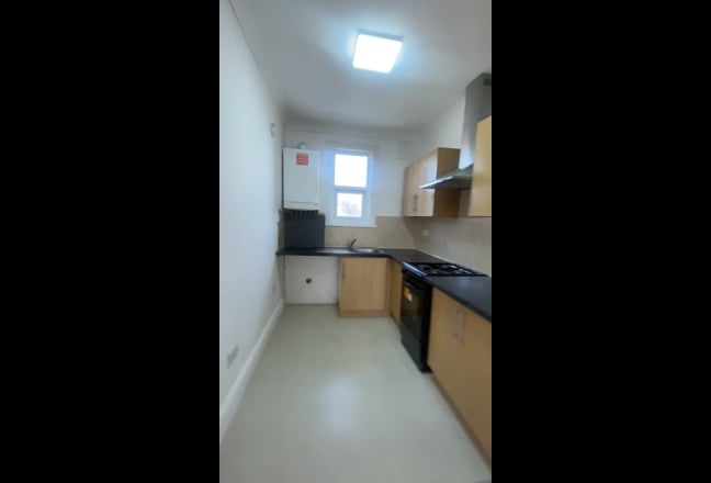 Large 3 or 4 bed flat near Goodmays, Ilford IG3 Main Photo