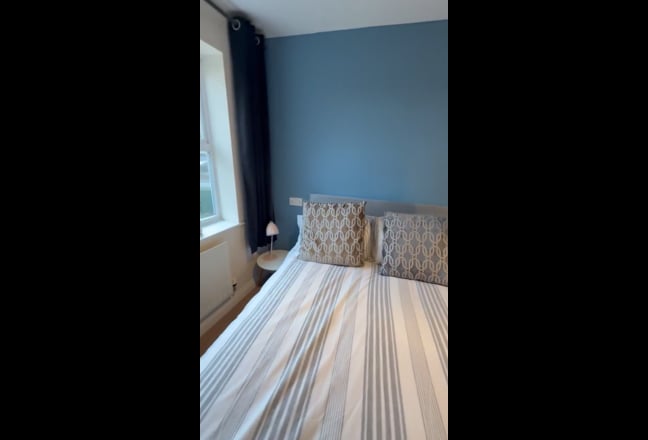 Ensuite in 2 Bed flat-2min to Hillingdon Hospital Main Photo
