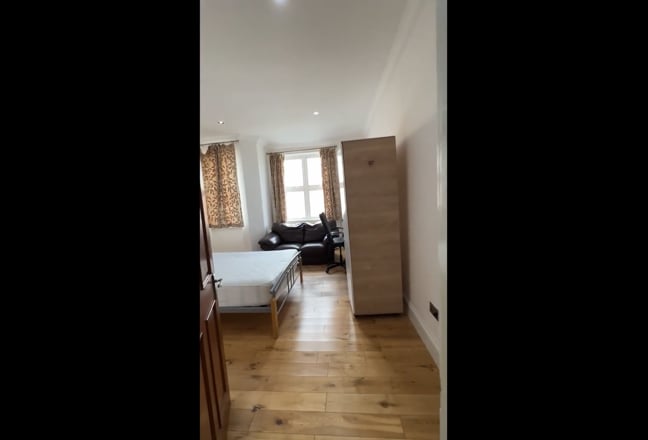 Spacious Hammersmith Pad – Deposit Free Option Main Photo